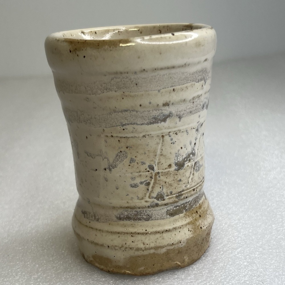 Handmade Clay Pottery Vase 4 3/4" Abstract Signed KR has weight to it